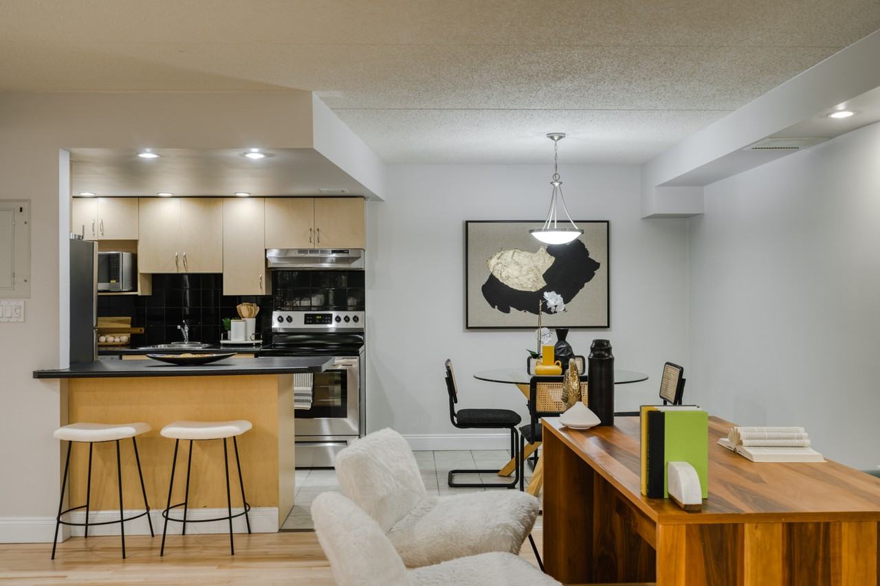 Hargrave Place Apartments 33 Hargrave St, Winnipeg, MB R3C 3T9 Zumper