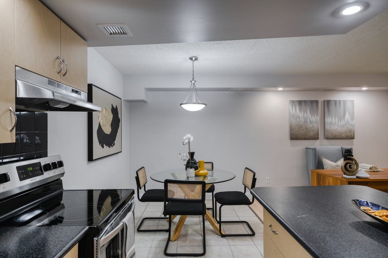 Hargrave Place Apartments 33 Hargrave St, Winnipeg, MB R3C 3T9 Zumper