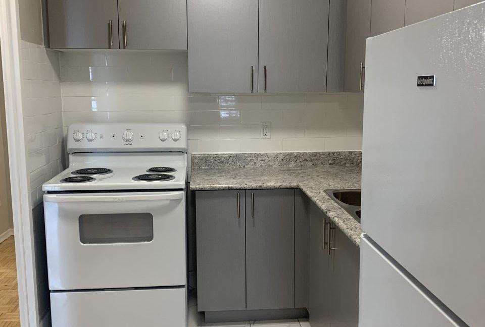 1030 Pearson Dr - Photo 5 of 17