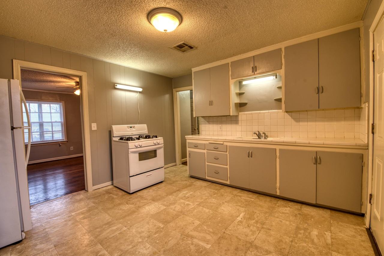 2212 Nw 31st St #1 - Photo 3 of 12
