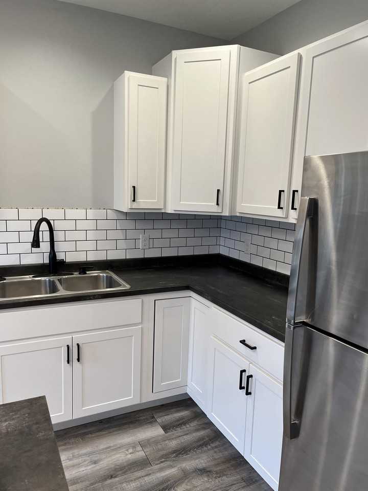 508 W Main St #1 - Photo 3 of 6