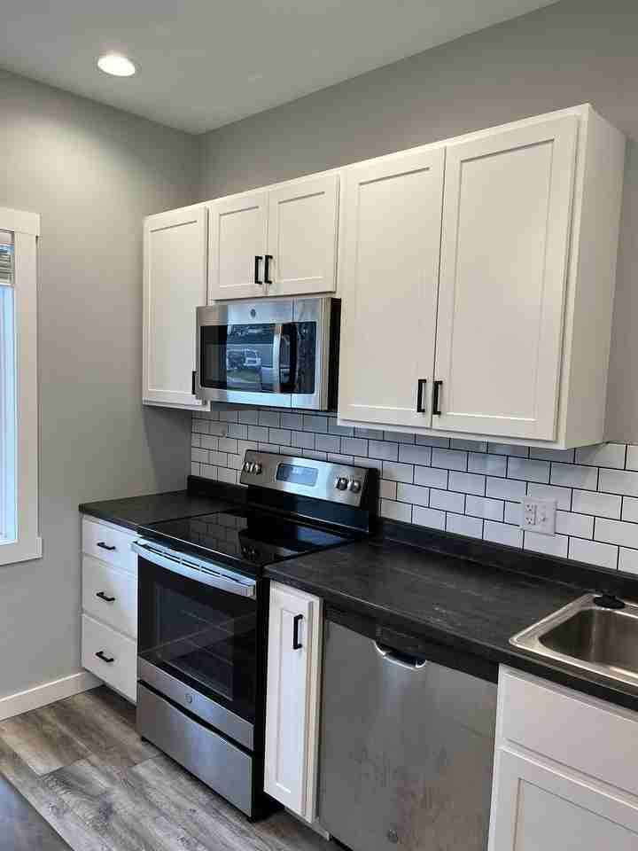 508 W Main St #1 - Photo 4 of 6