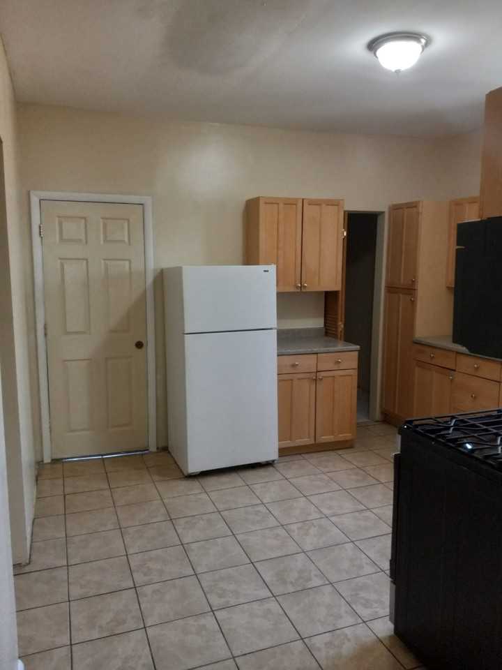 48 Hurlburt St #3 - Photo 6 of 8