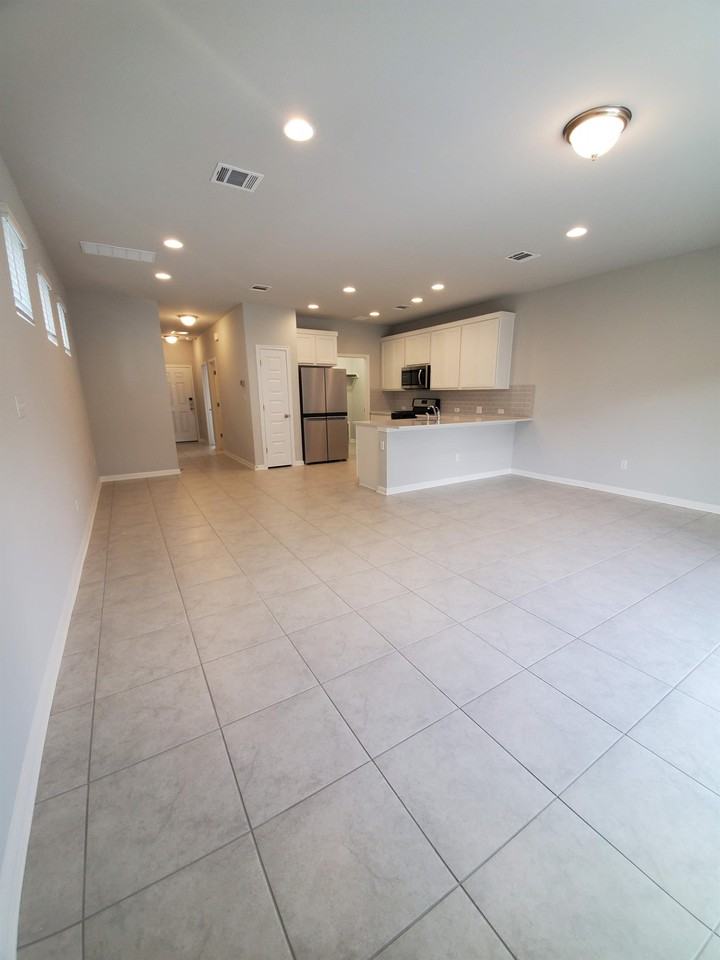 1717 Fountain Bridge Dr #1 - Photo 4 of 10