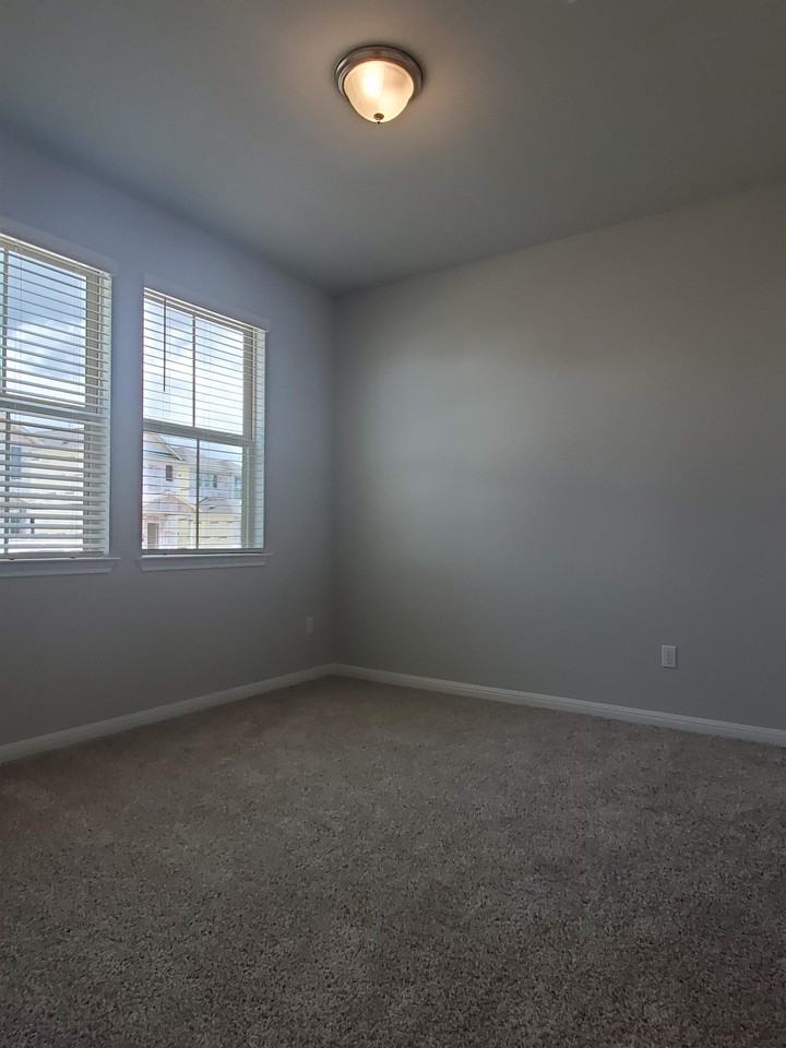 1717 Fountain Bridge Dr #1 - Photo 5 of 10