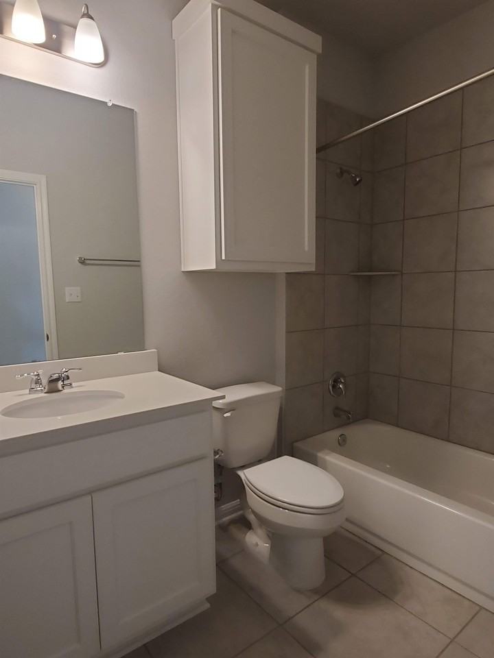 1717 Fountain Bridge Dr #1 - Photo 6 of 10