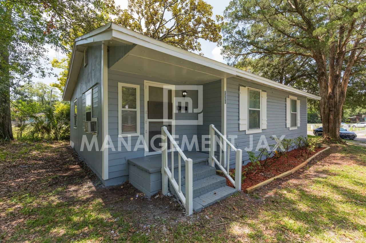 1458 Royal Court Ln #1 - Photo 2 of 18