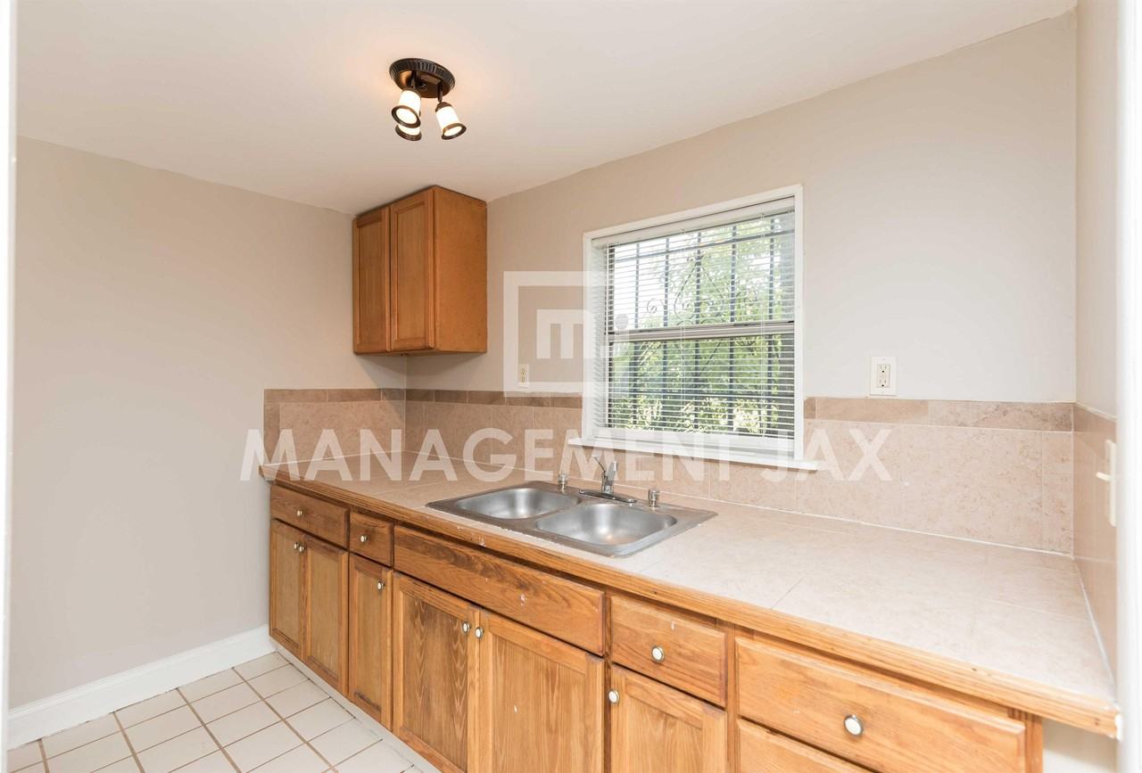 1458 Royal Court Ln #1 - Photo 3 of 18