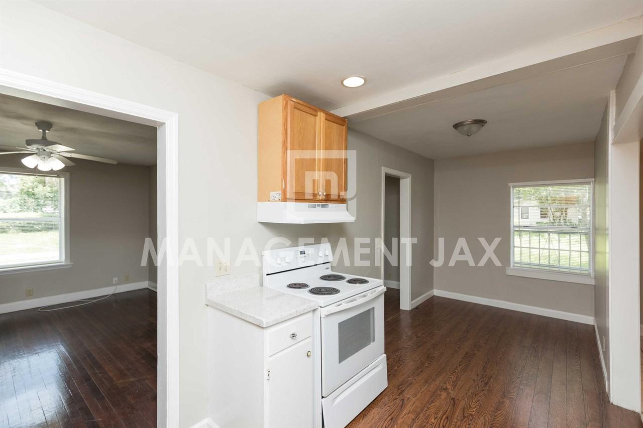 1458 Royal Court Ln #1 - Photo 6 of 18