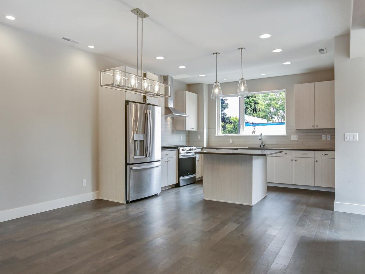 1711 Se Ramona St #1711 - Photo 4 of 17