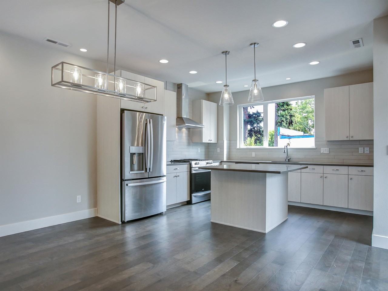 1711 Se Ramona St #1711 - Photo 6 of 17