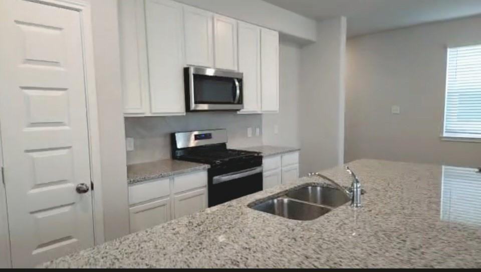 946 Grand Emperor Dr #1 - Photo 4 of 6