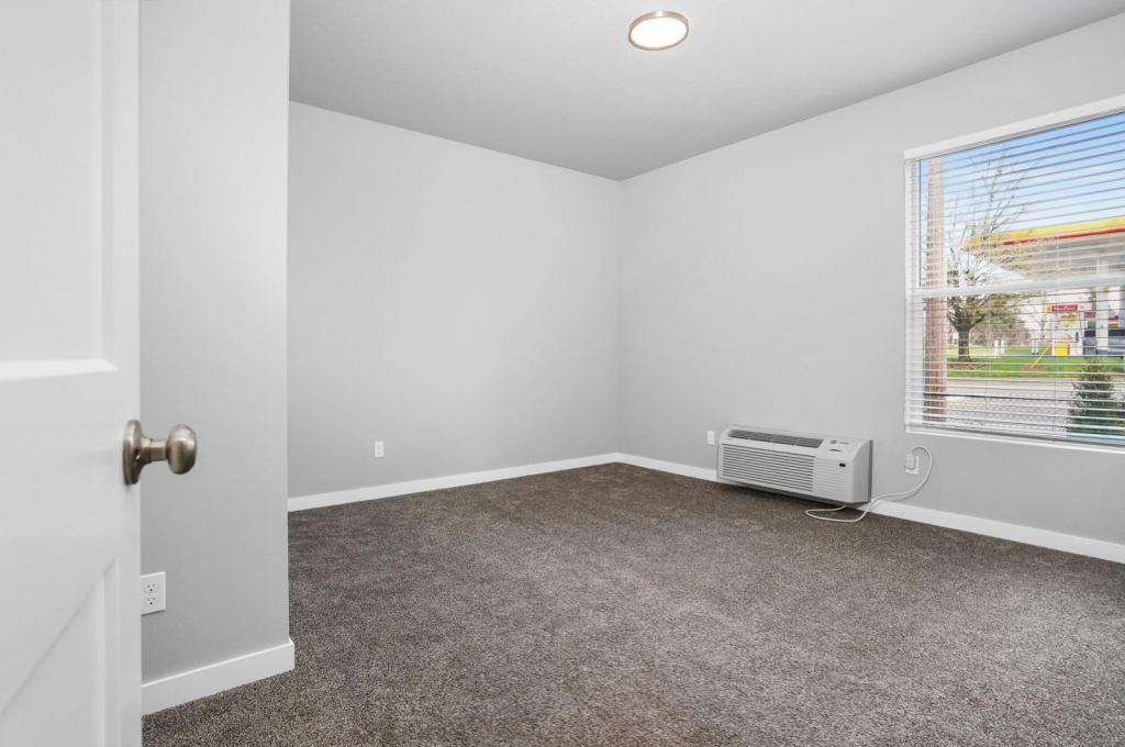 4445 Sunnyside Rd Se - Photo 2 of 25