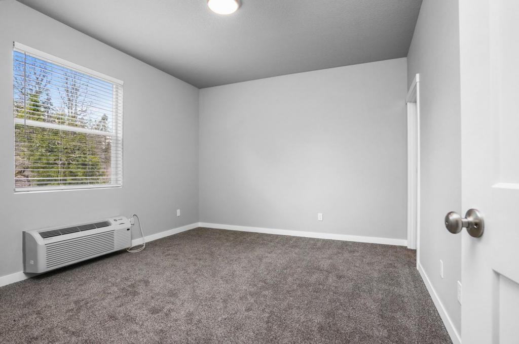 4445 Sunnyside Rd Se - Photo 5 of 25