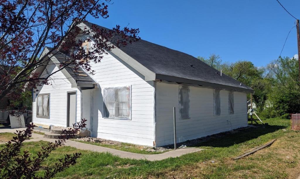 1608 S Elm St - Photo 2 of 3