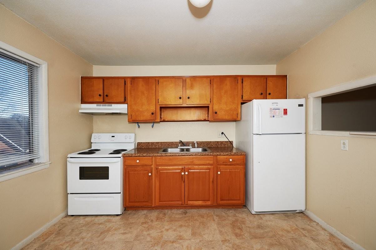 2414 Memorial Blvd #14 - Photo 4 of 7