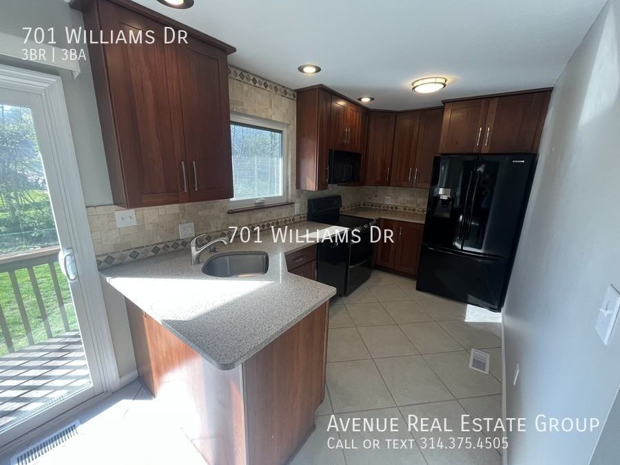 701 Williams Dr - Photo 2 of 8