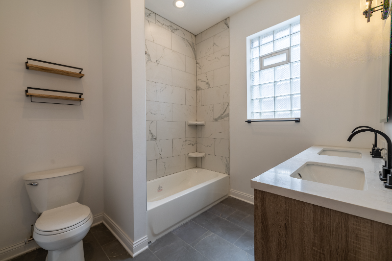 2235 N Springfield Ave #2 - Photo 3 of 12