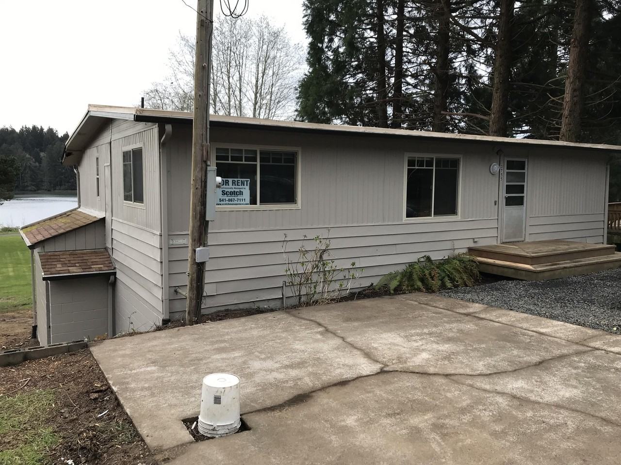 3755 Se Leeks Dr #1 - Photo 2 of 14