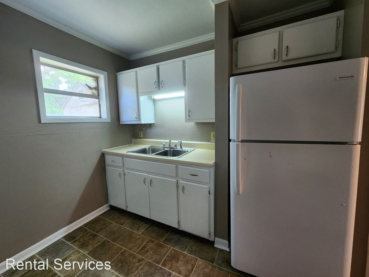 1125 Montrose St - Photo 3 of 10