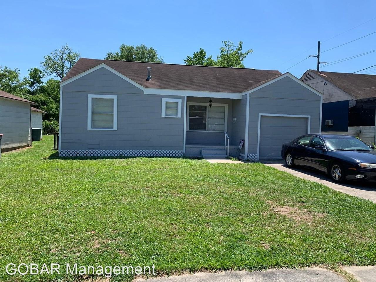 2085 Earl St - Photo 2 of 21