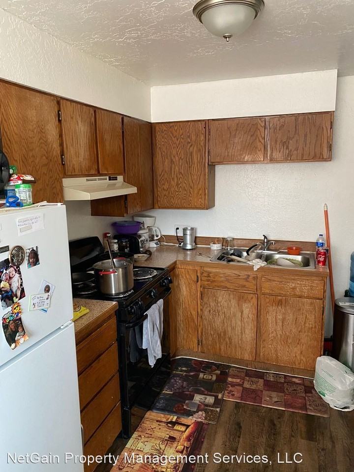 872 W 400 N - Photo 3 of 4