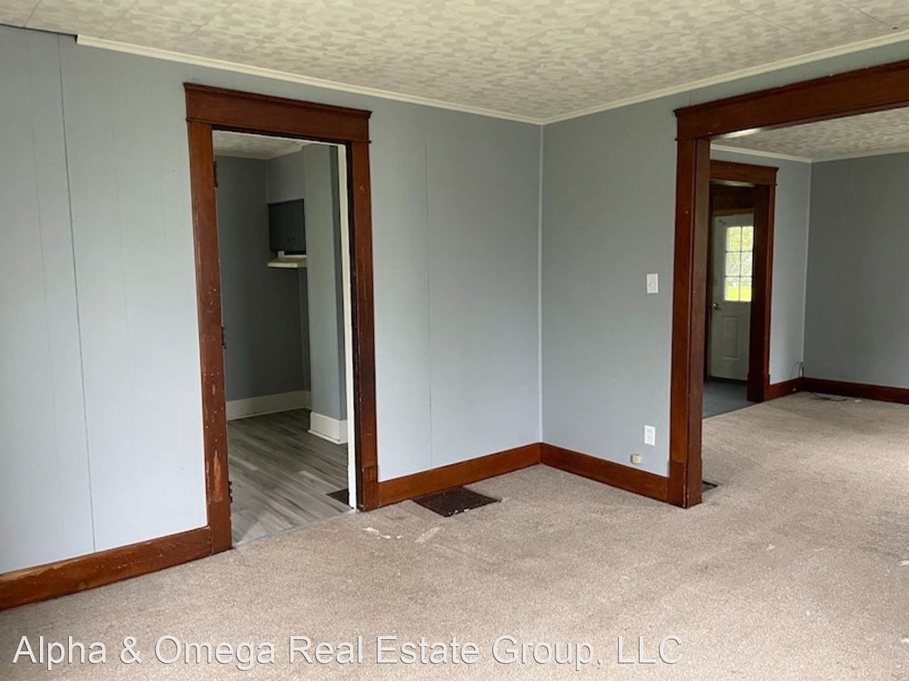 419 W 5th St - Photo 2 of 10