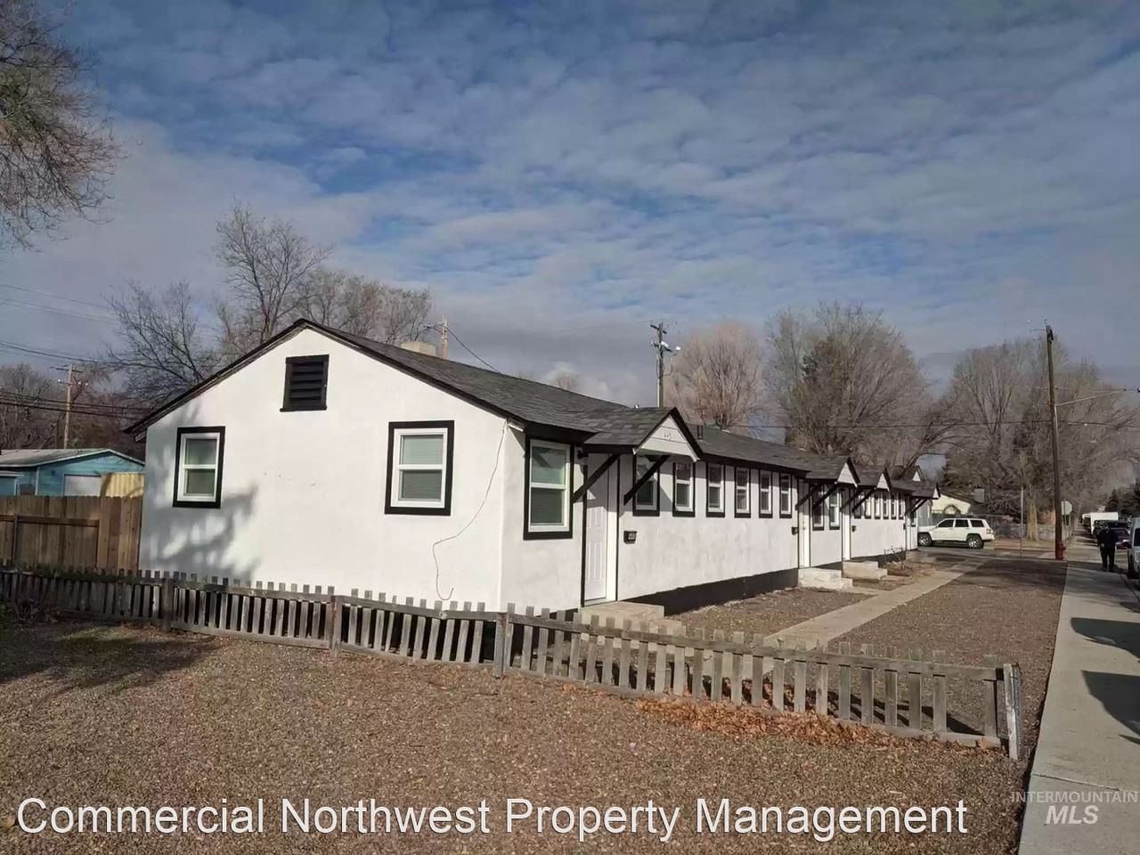 415 S 11th St - Mountain Home - Photo 2 of 15
