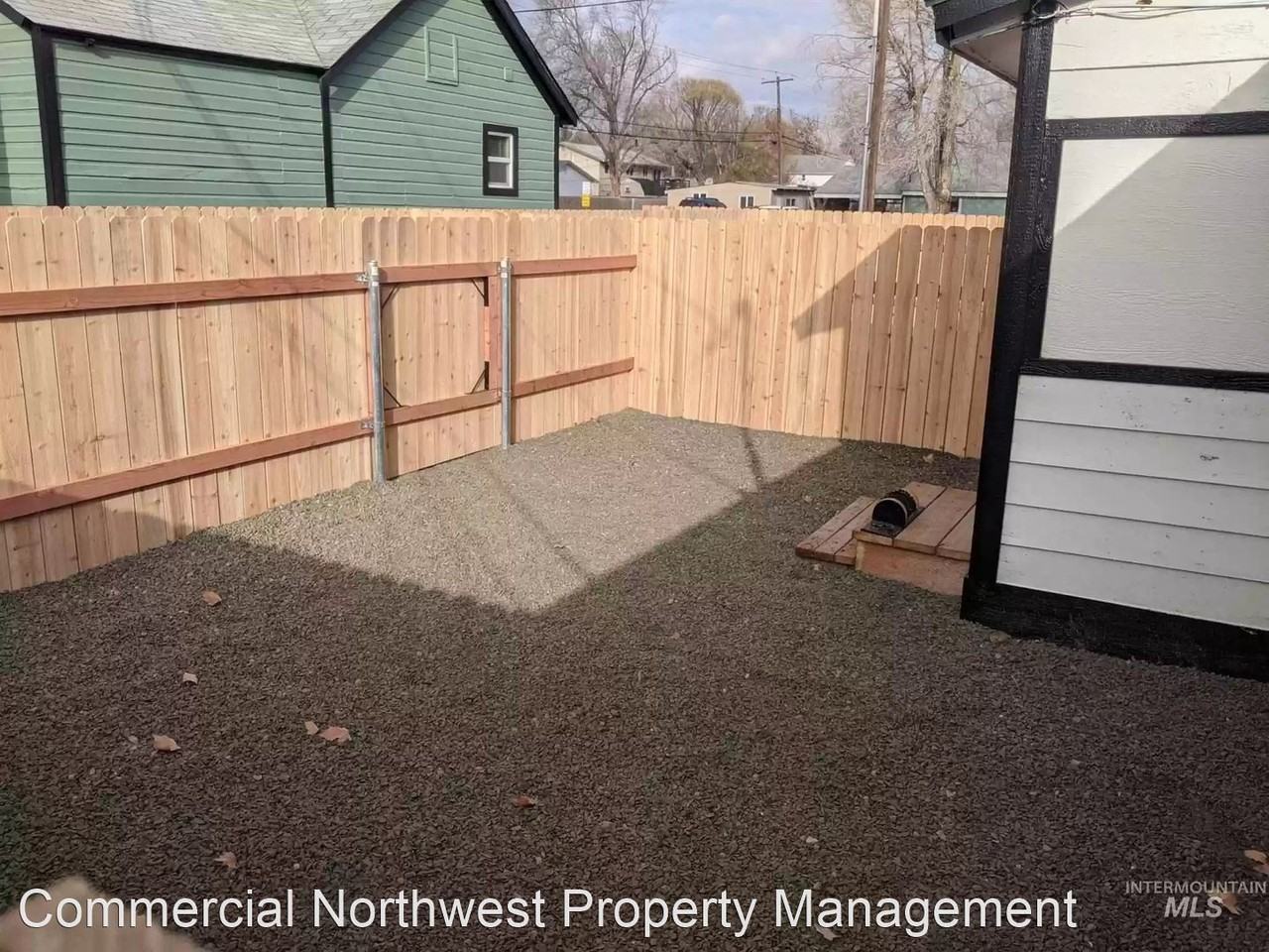 415 S 11th St - Mountain Home - Photo 3 of 15