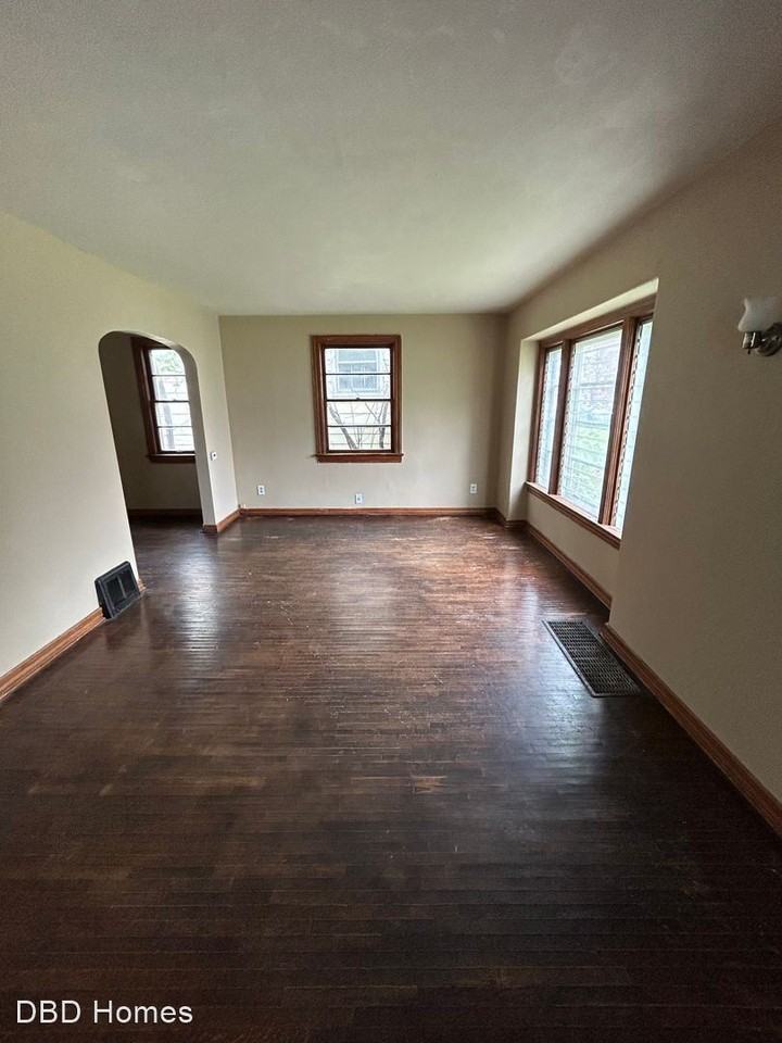 3730 S Harrison St - Photo 3 of 8