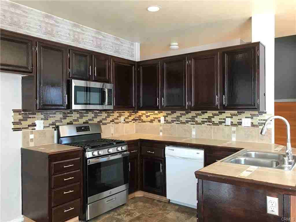 5752 Tamarisk Way - Photo 3 of 26