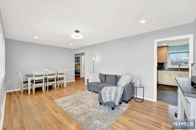 1026 Gillis Pl - Photo 3 of 20