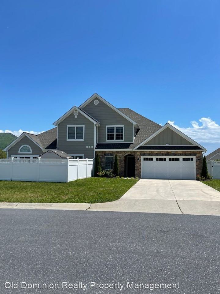 111 Macallister Way - Photo 3 of 28