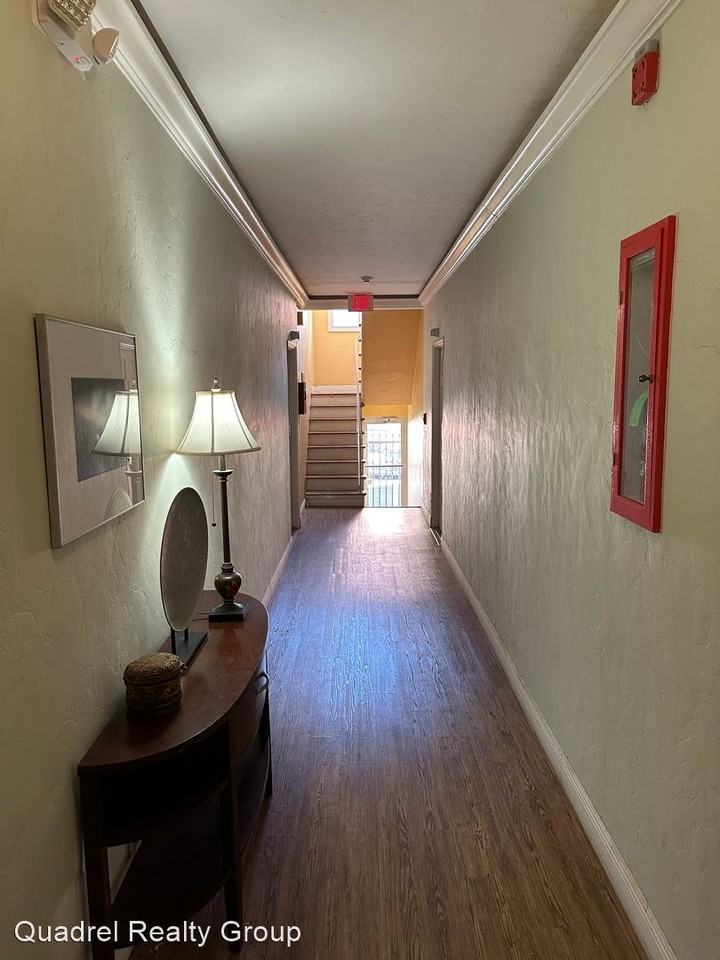 940 Jefferson Ave - Photo 2 of 14