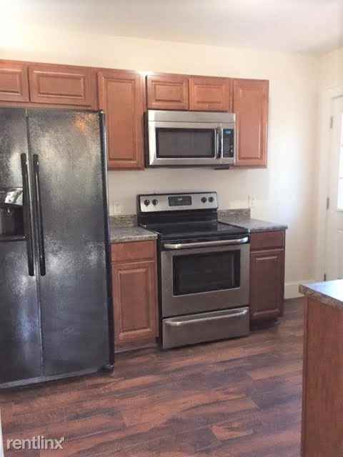 805 Castle Ave - Photo 2 of 10