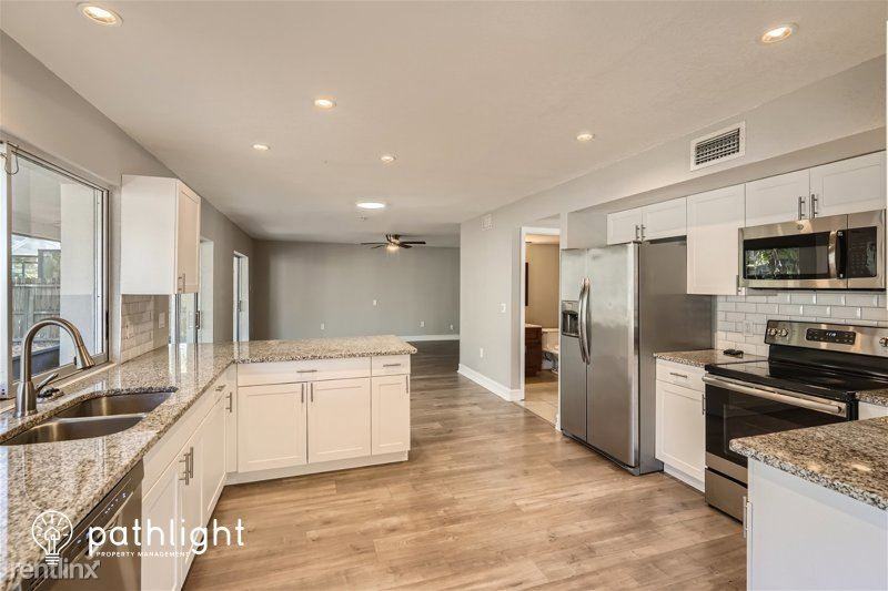 4163 Mallard Dr - Photo 3 of 18