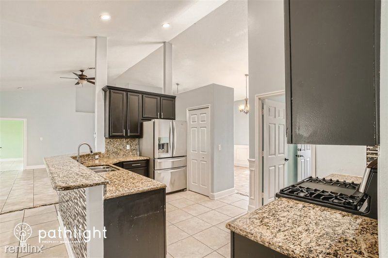 12622 Scottish Pine Ln - Photo 3 of 18