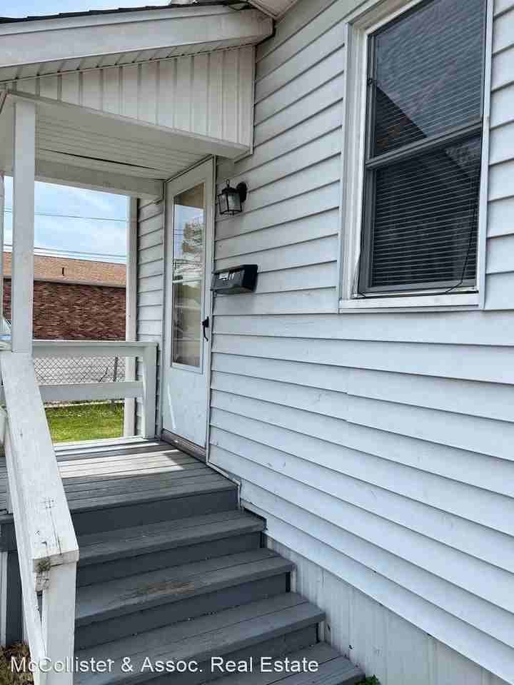 2016-2018 Maple Avenue - Photo 2 of 8