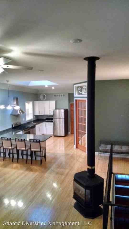 109 E Cesar E Chavez Ave - Photo 2 of 5