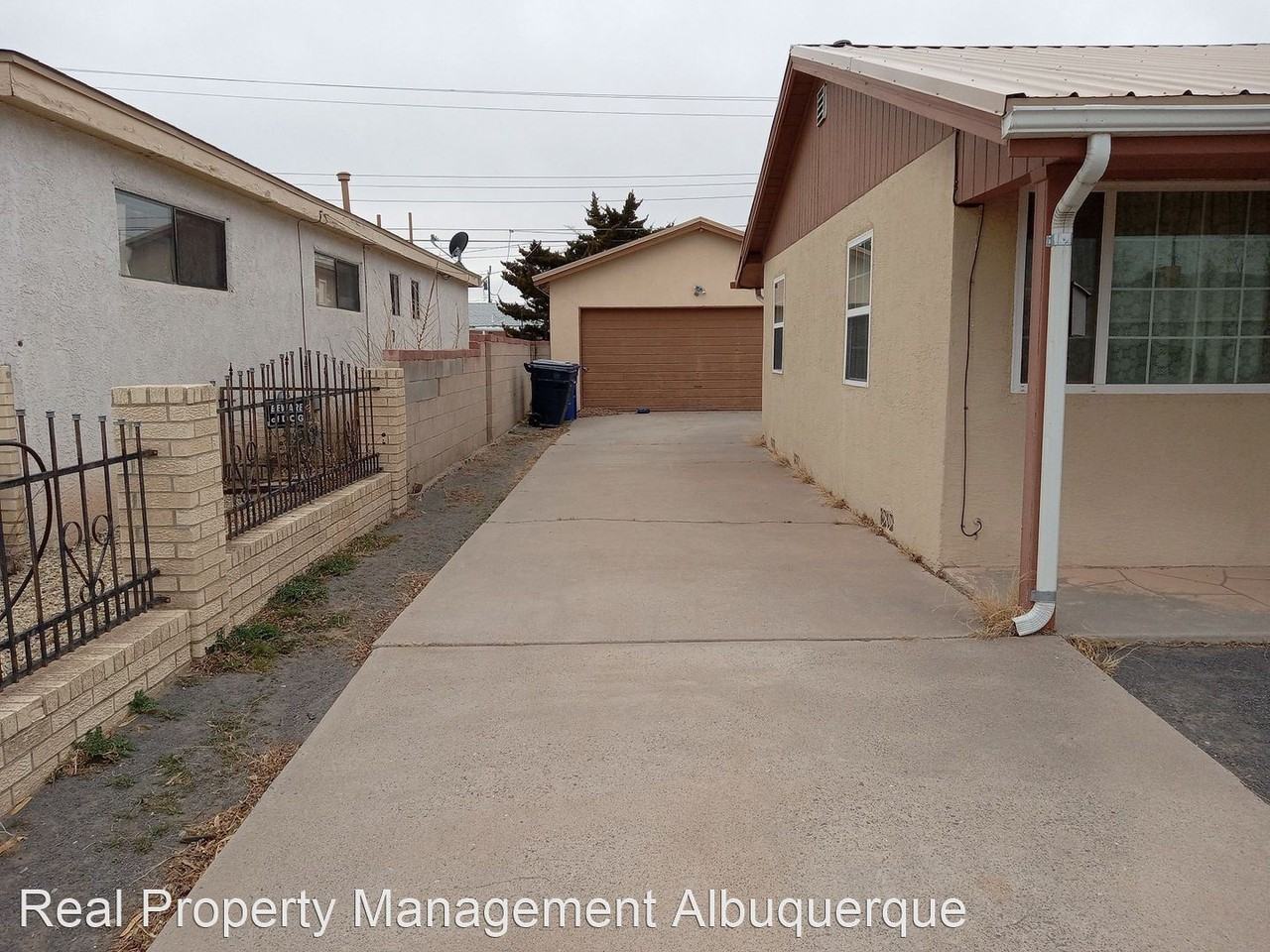 821 Hidalgo Cir Nw - Photo 3 of 10