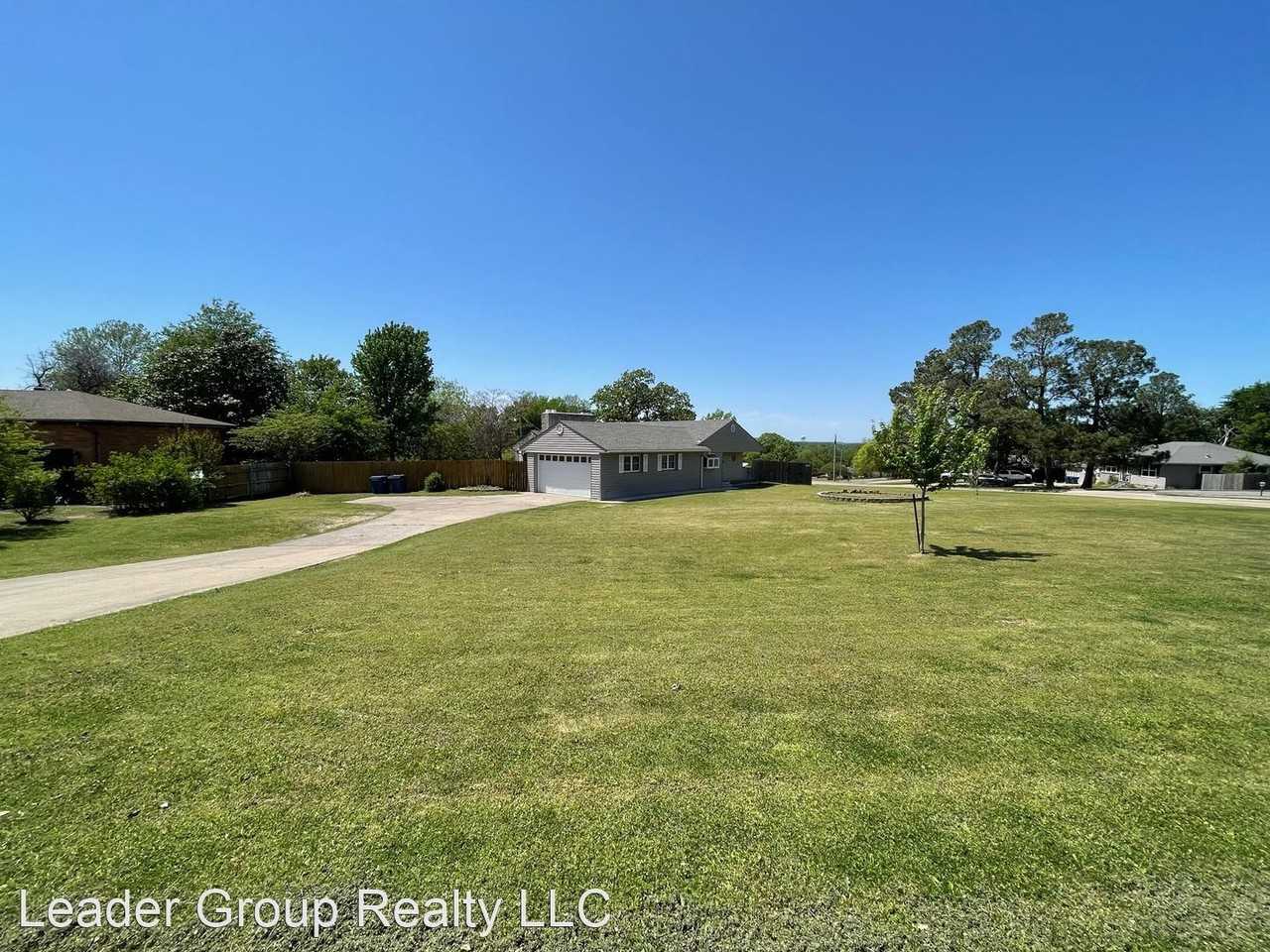 1001 Country Club Rd - Photo 2 of 47