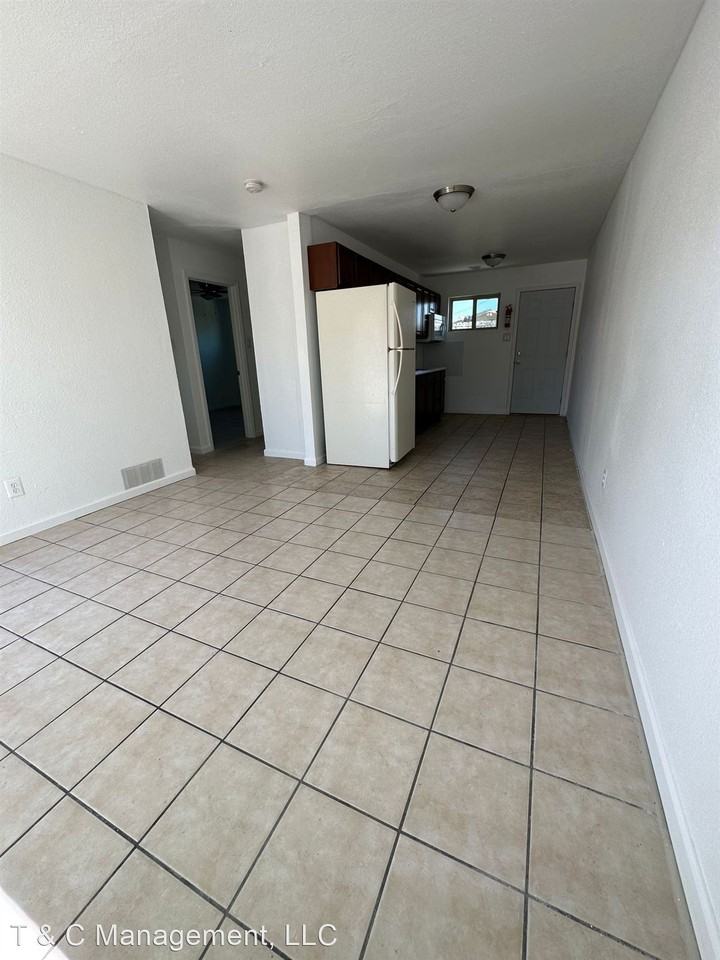 316 Pennsylvania St NE - Photo 2 of 10