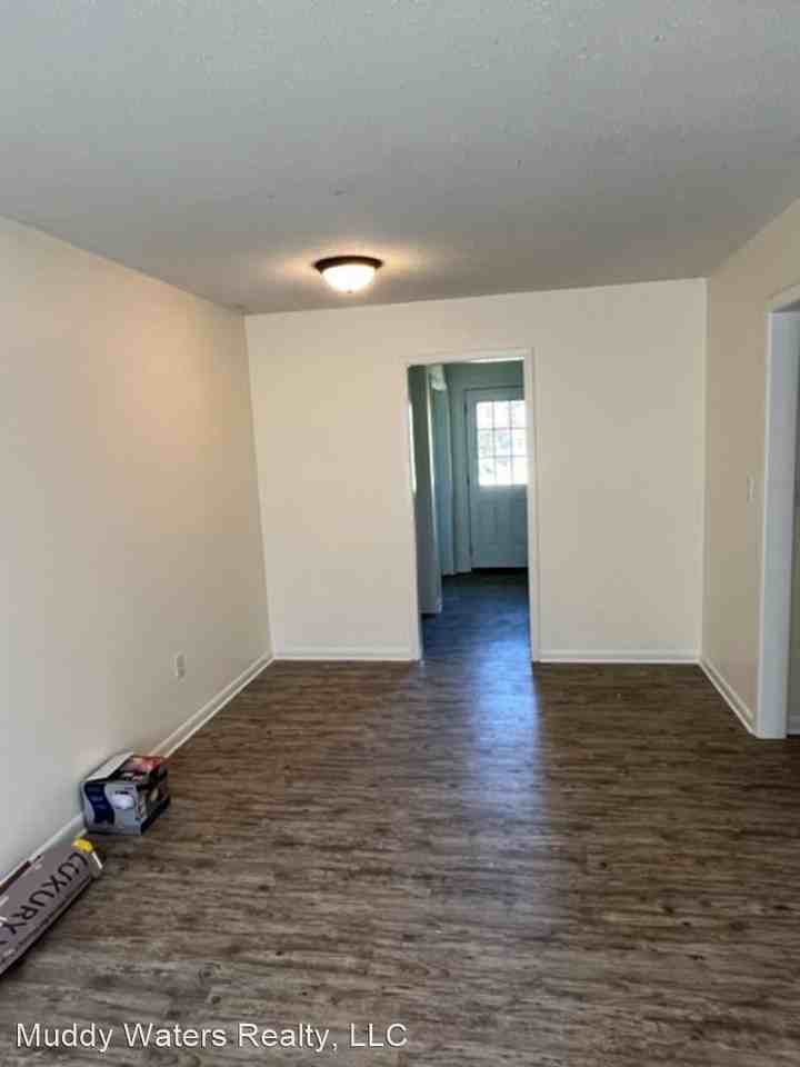 105 Matthews Dr - Photo 3 of 13