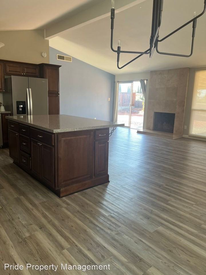 8107 Hudson Dr - Photo 3 of 12