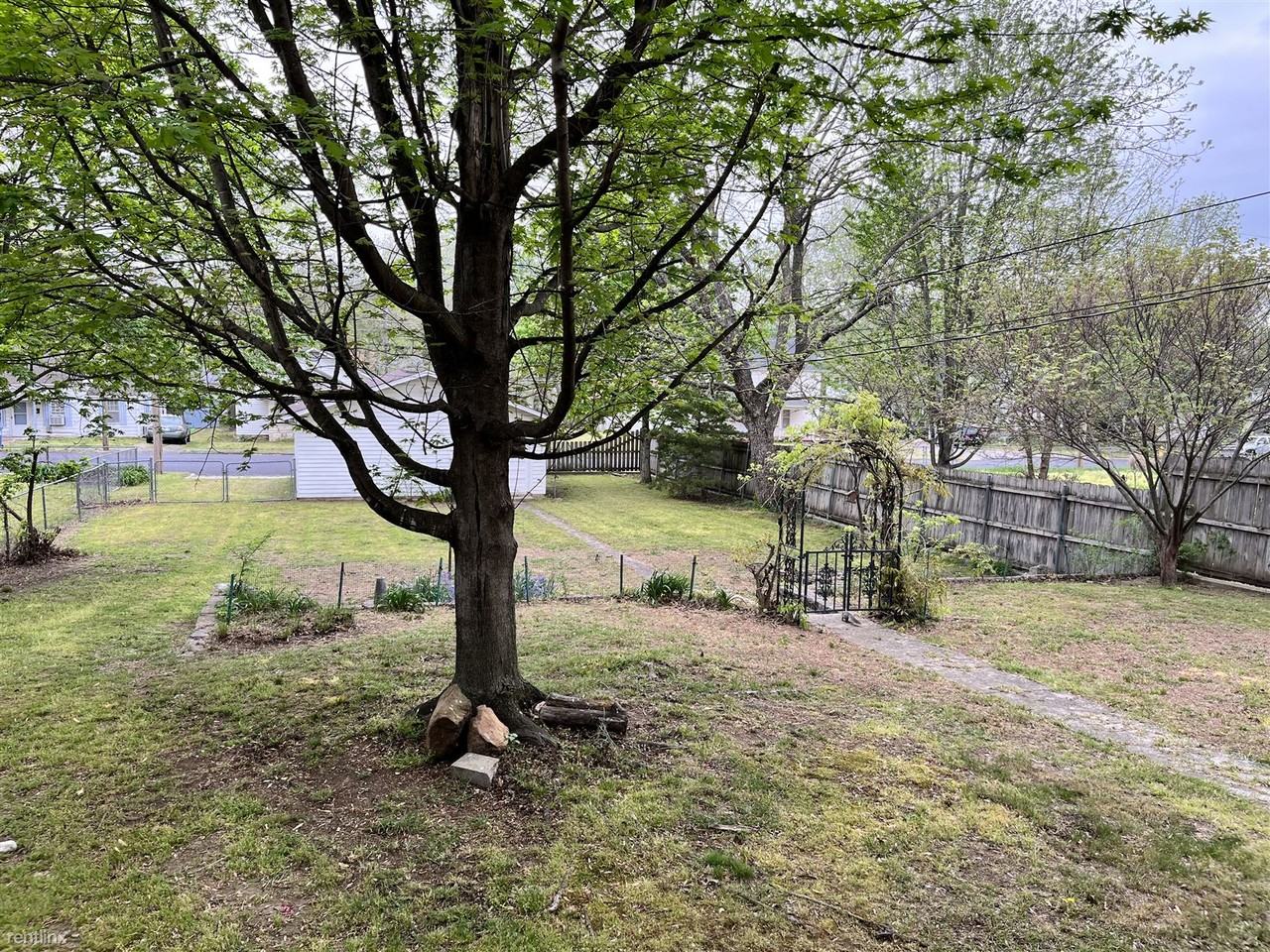 1109 S Main St - Photo 3 of 14