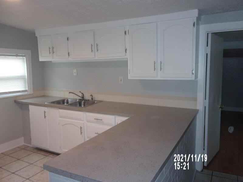 3624 Sanford Ave - Photo 3 of 10