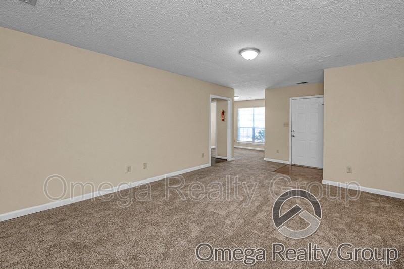 6749 Lakes Edge Ln - Photo 4 of 32