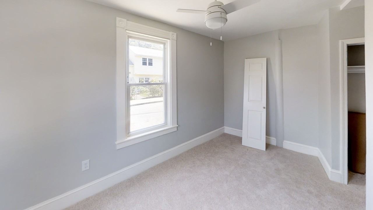 836 Canterbury St #1L - Photo 3 of 6