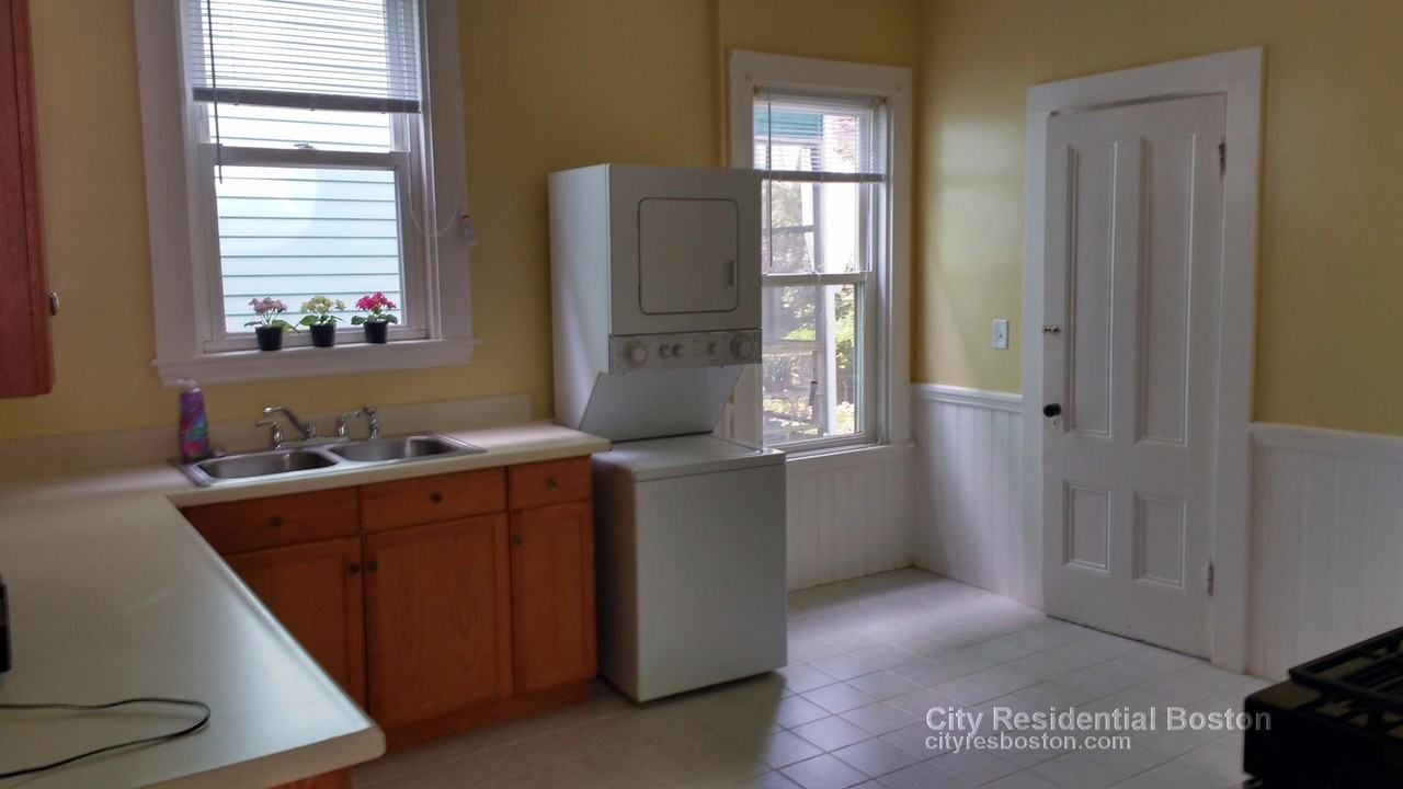 32 Dorset St #1 - Photo 3 of 36