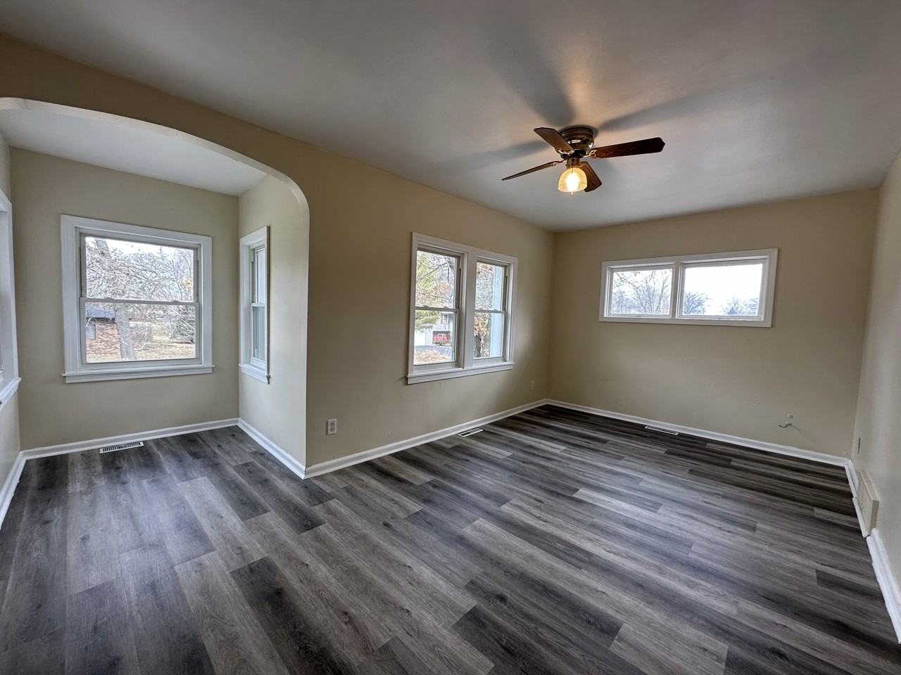 229 Mckinley Ave - Photo 2 of 5